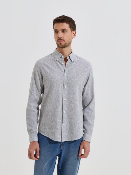 Camisa �s riscas com linho