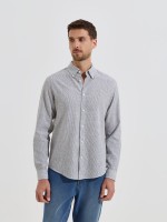 Camisa �s riscas com linho