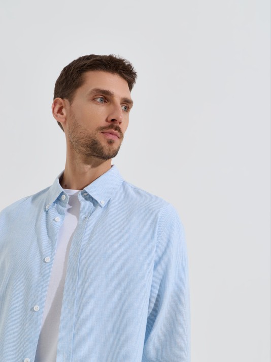 Camisa �s riscas com linho