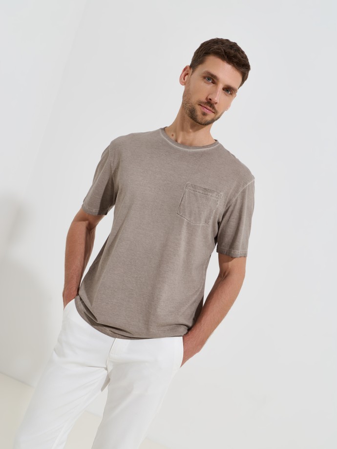 T-shirt com bolso