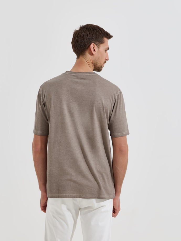 T-shirt com bolso