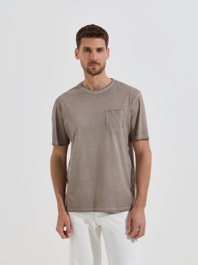 T-shirt com bolso