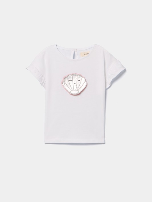 T-shirt com aplica��o de concha