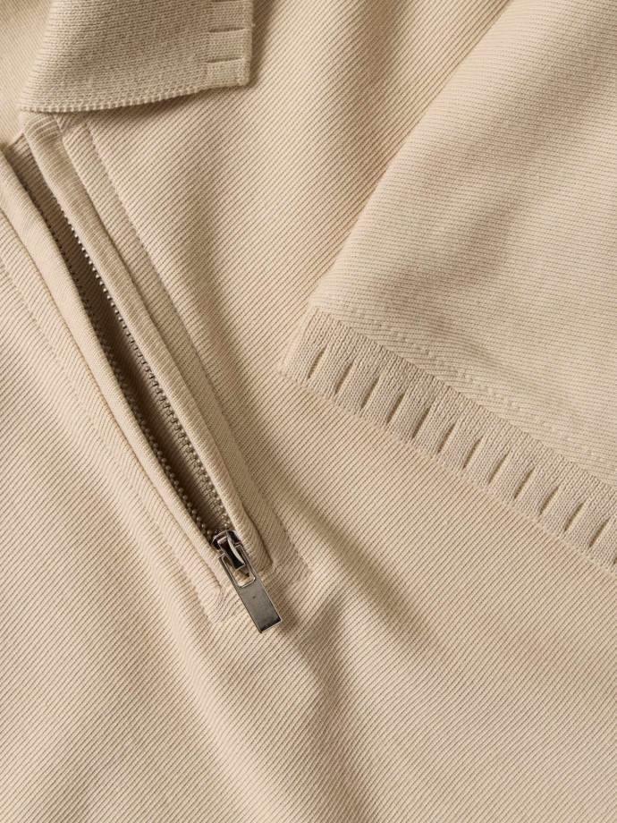 Polo com fecho