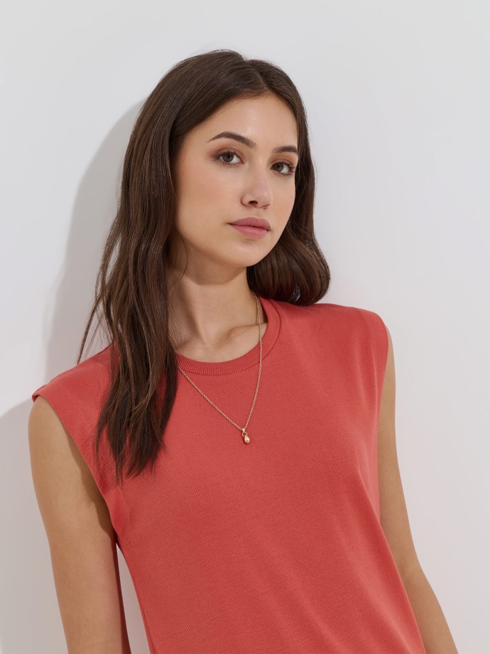 Vestido midi canelado com abertura