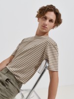 T-shirt às riscas com bordado T-shirt às riscas com bordado