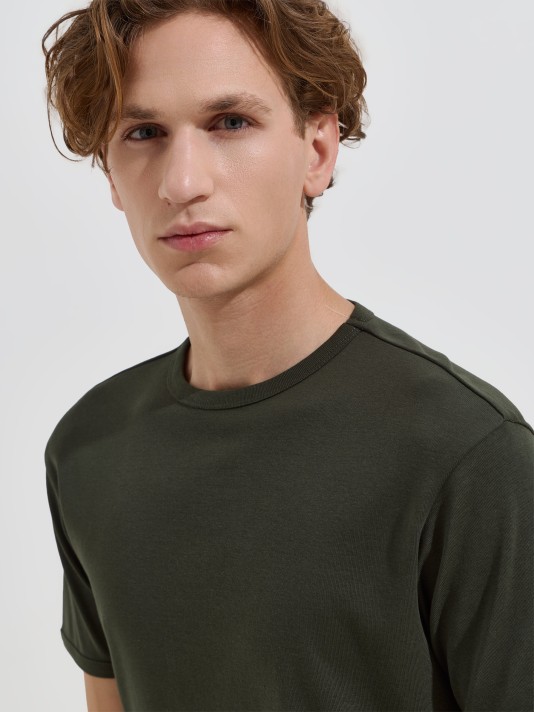 T-shirt b�sica em algod�o