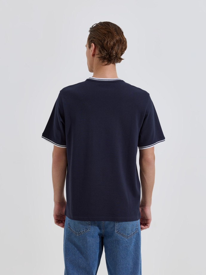 T-shirt piquet com contraste