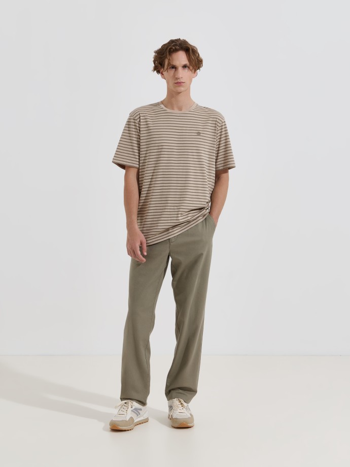 T-shirt às riscas com bordado T-shirt às riscas com bordado