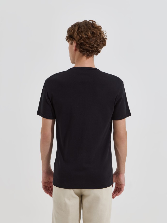 T-shirt b�sica em algod�o