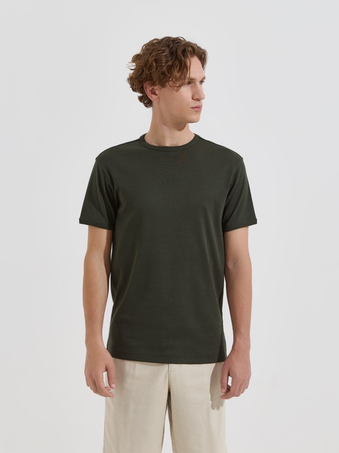 T-shirt básica em algodão T-shirt básica em algodão