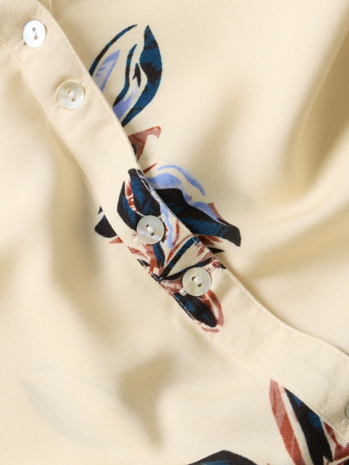 Blusa estampada com bot�es