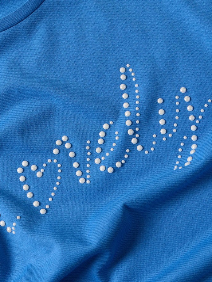 T-shirt com aplica��es