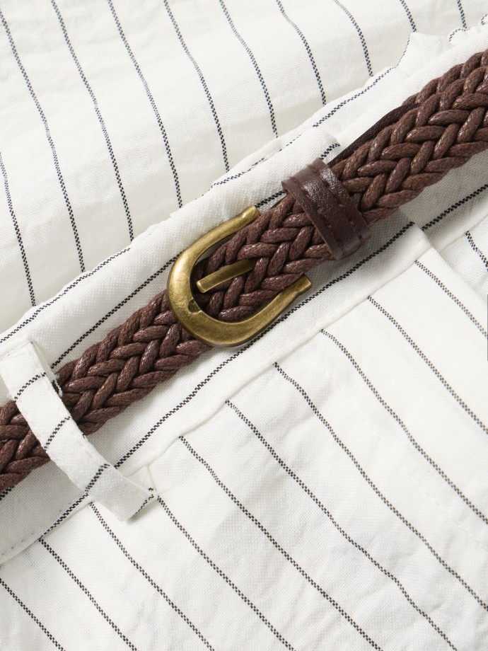 Bermudas �s riscas com cinto inclu�do