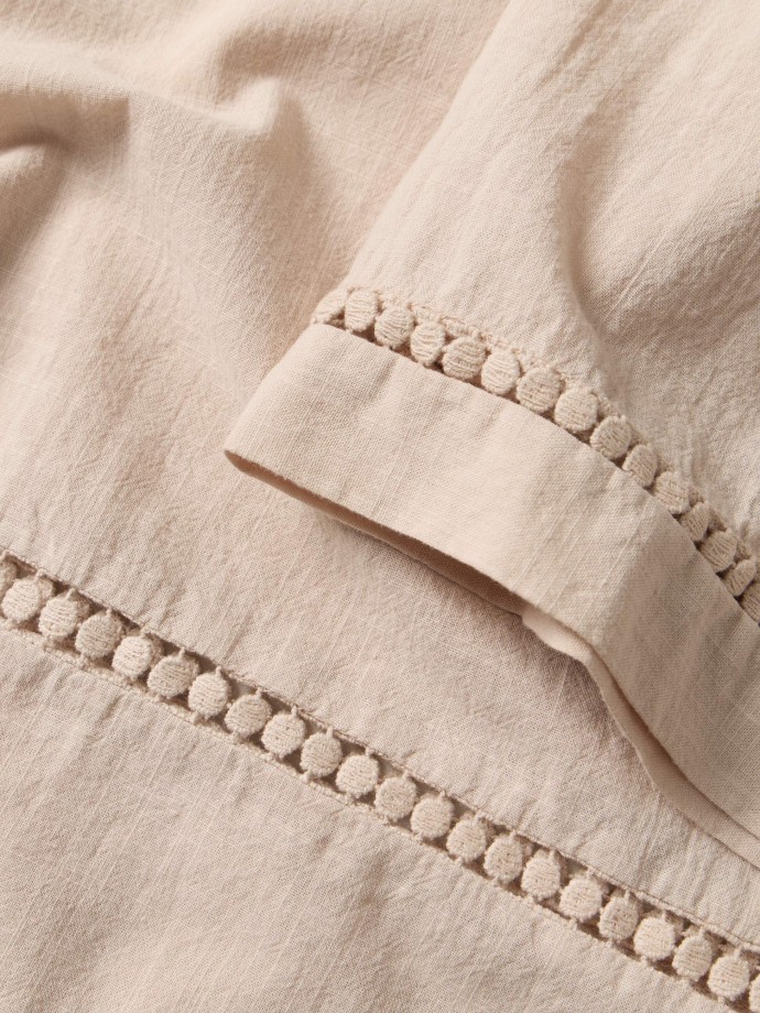 Blusa com detalhe em renda