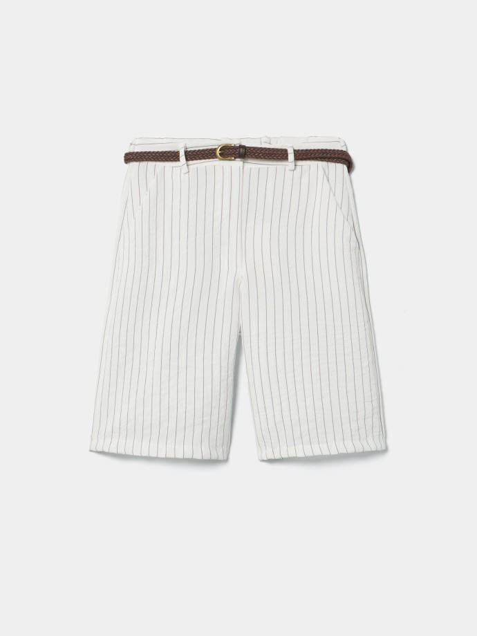 Bermudas �s riscas com cinto inclu�do