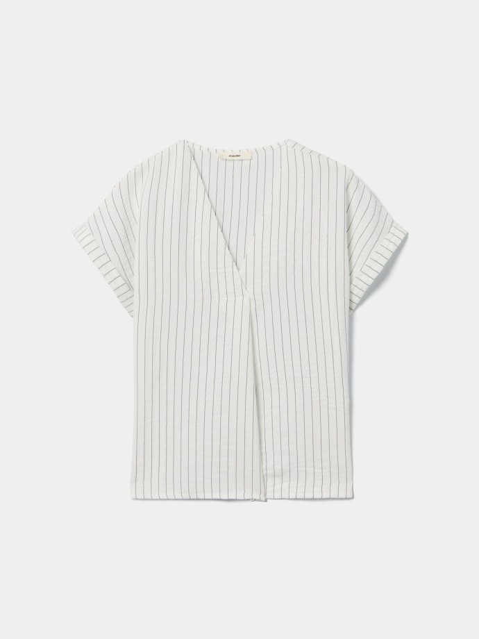 Blusa �s riscas com detalhe cruzado