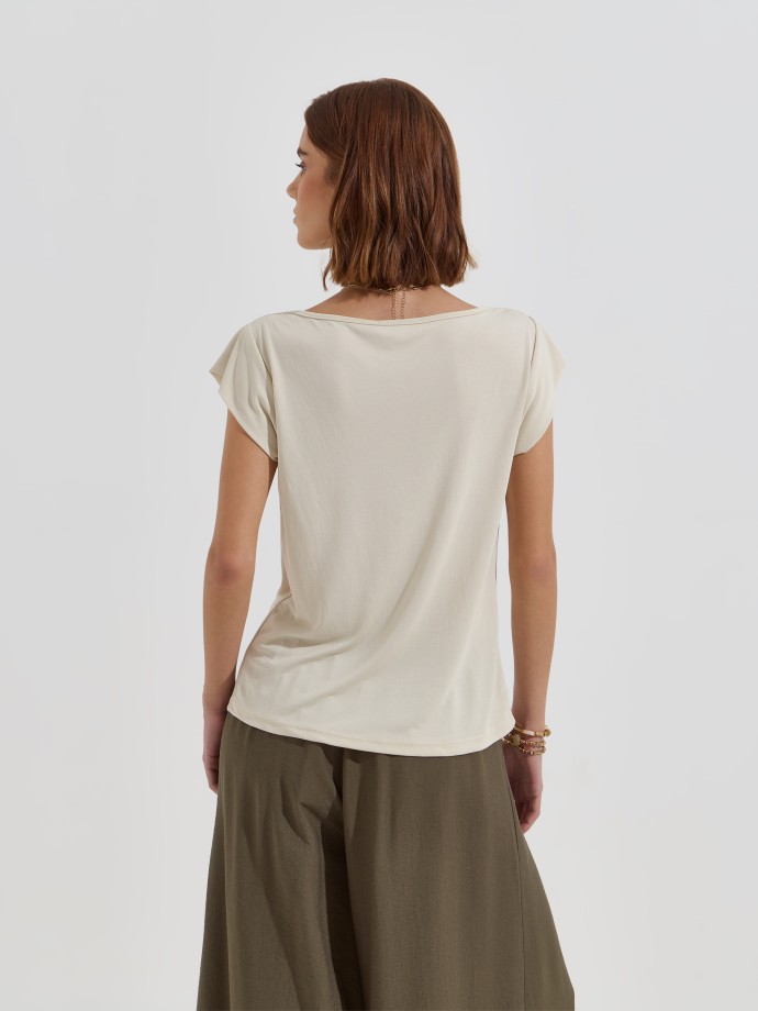 T-shirt com decote drapeado