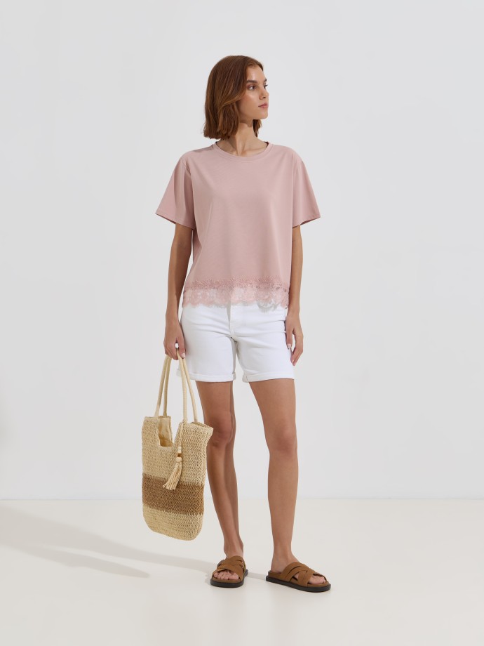 T-shirt combinada com renda