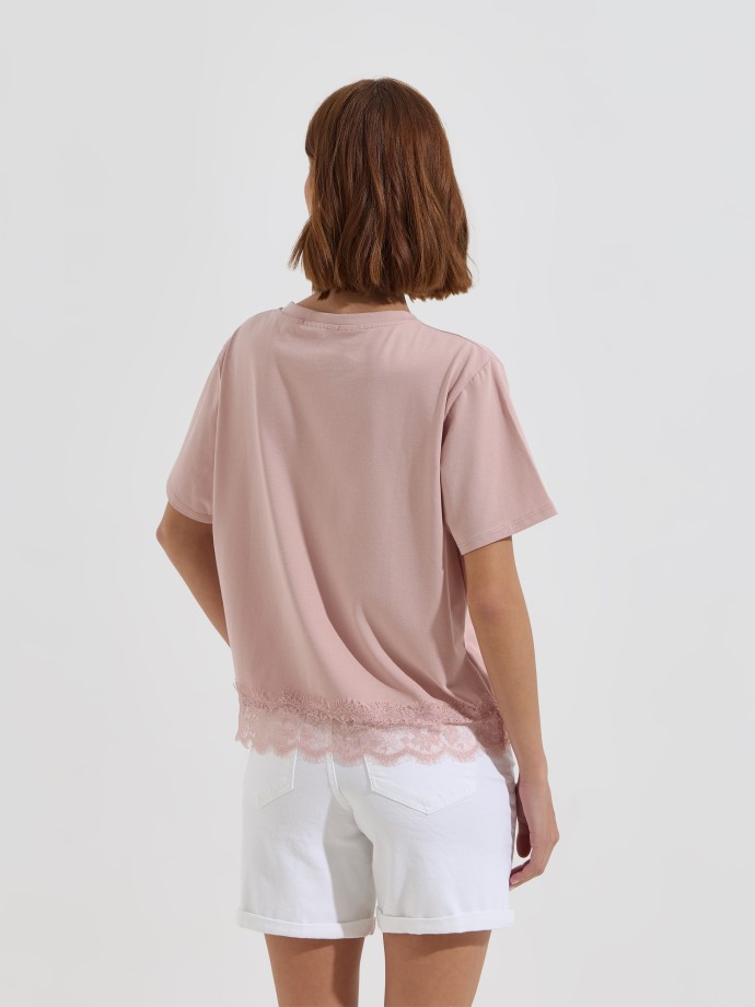 T-shirt combinada com renda