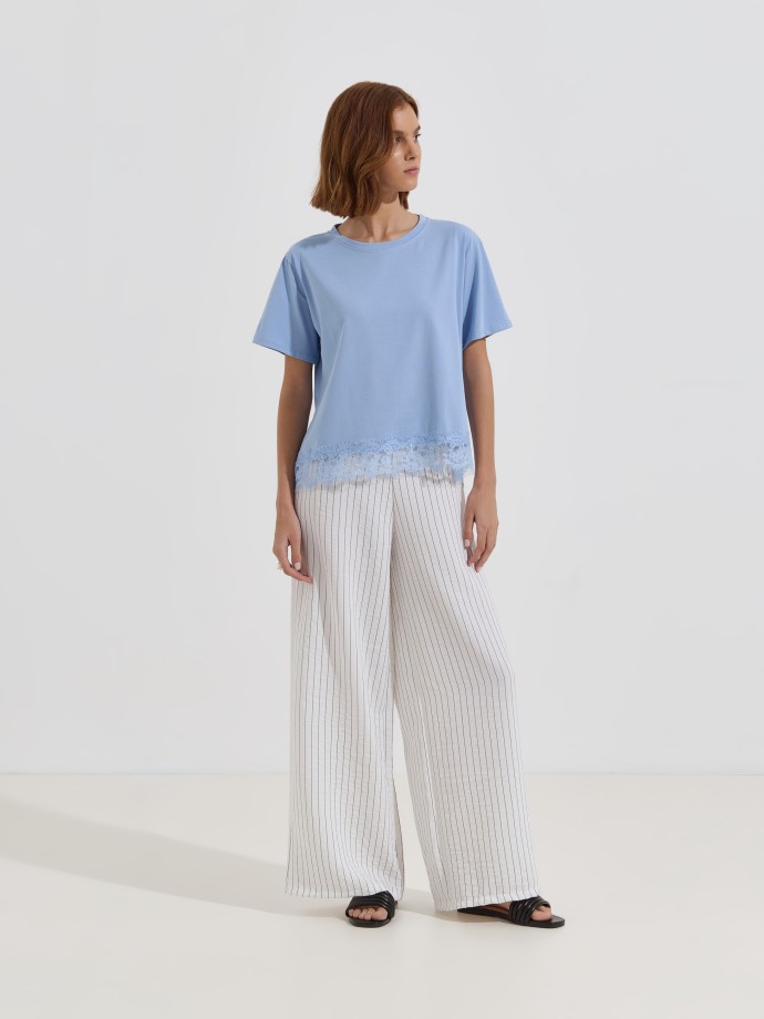 T-shirt combinada com renda