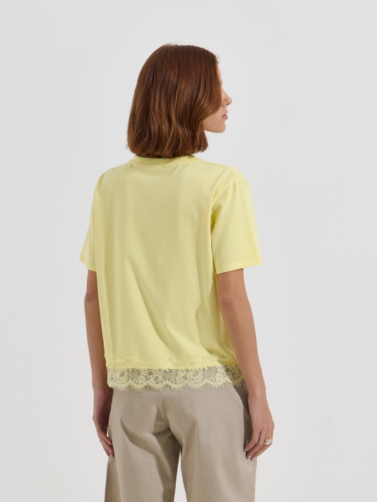 T-shirt combinada com renda T-shirt combinada com renda