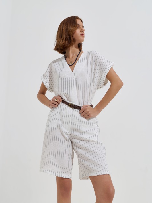 Bermudas �s riscas com cinto inclu�do