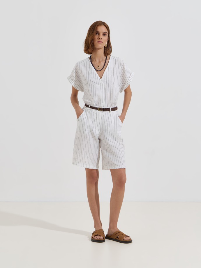 Bermudas �s riscas com cinto inclu�do