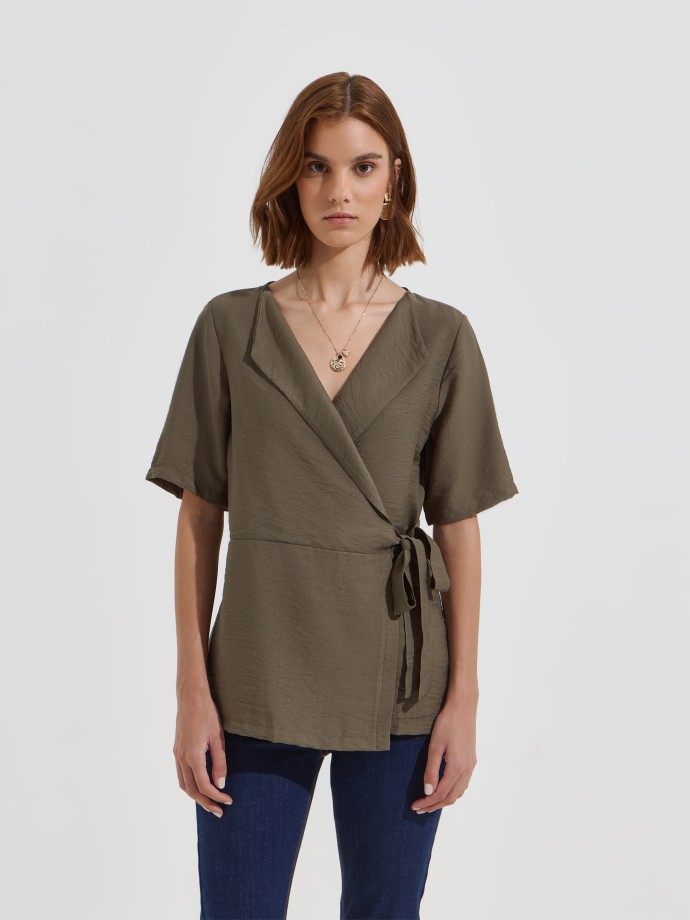 Blusa cruzada com la�o lateral