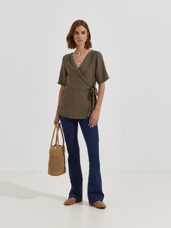 Blusa cruzada com la�o lateral