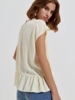 Blusa com folho