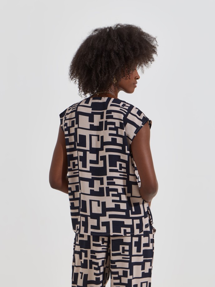 Blusa estampada com bot�es