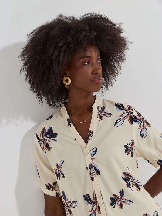 Blusa estampada com bot�es