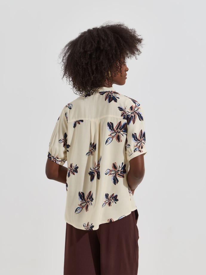 Blusa estampada com bot�es