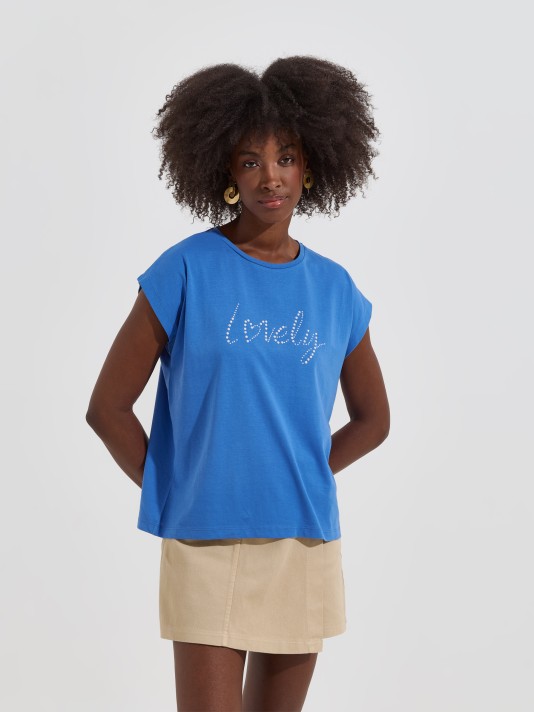 T-shirt com aplica��es
