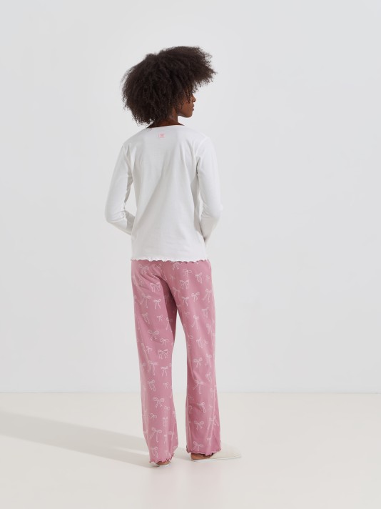 Pijama com estampado de laços Pijama com estampado de laços