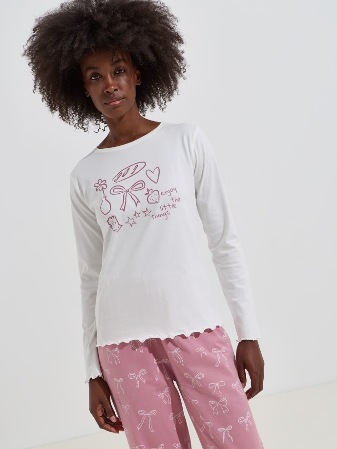 Pijama com estampado de la�os