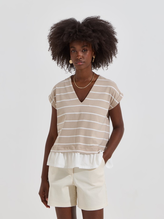 T-shirt �s riscas com folho