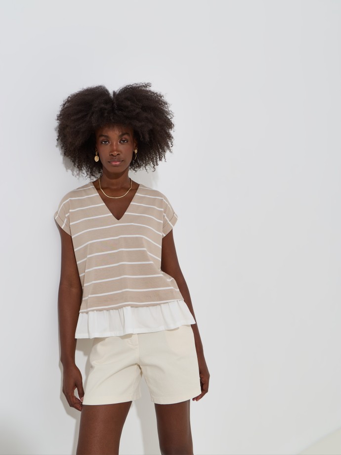 T-shirt �s riscas com folho