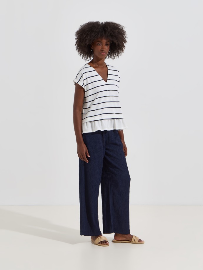 T-shirt �s riscas com folho