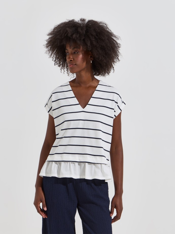 T-shirt �s riscas com folho