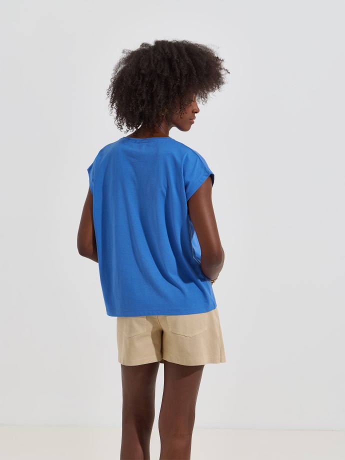 T-shirt com aplica��es