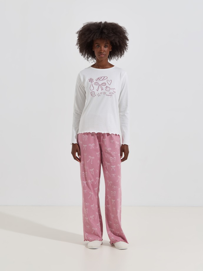 Pijama com estampado de la�os