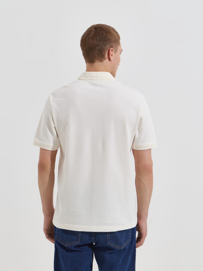 Polo de malha com bolso