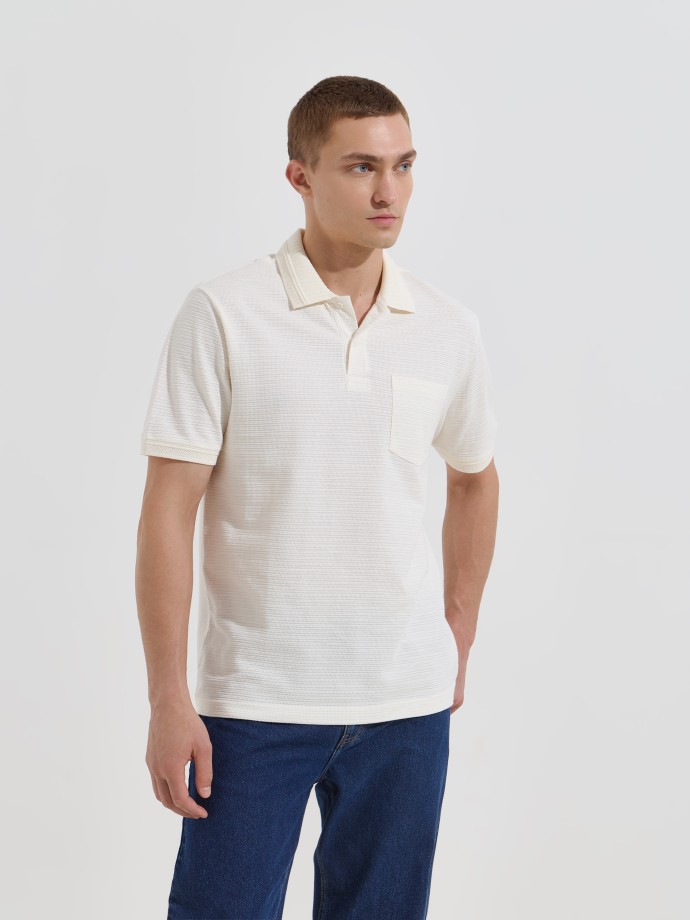 Polo de malha com bolso