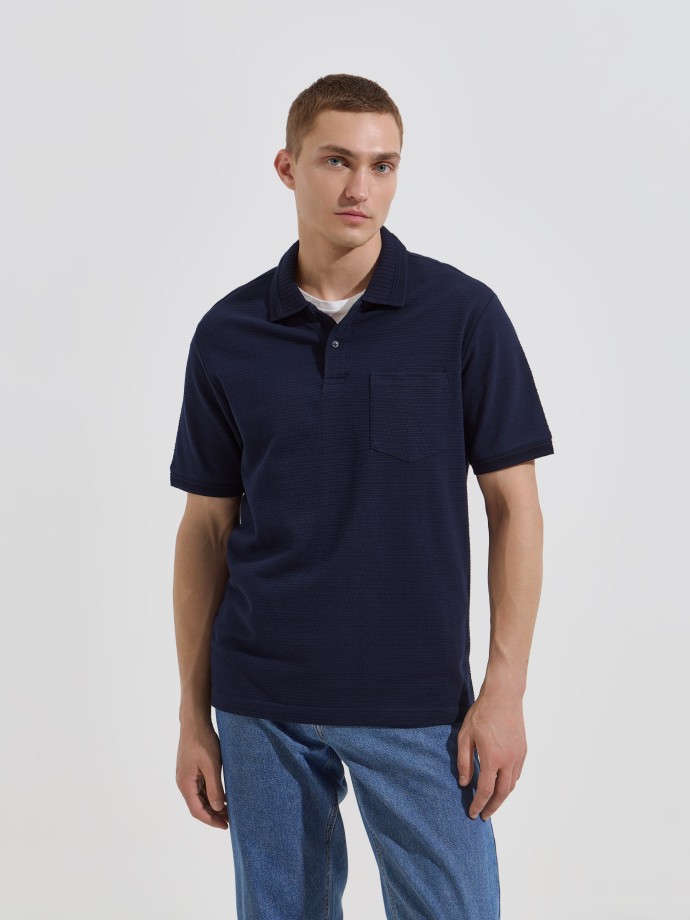 Polo de malha com bolso