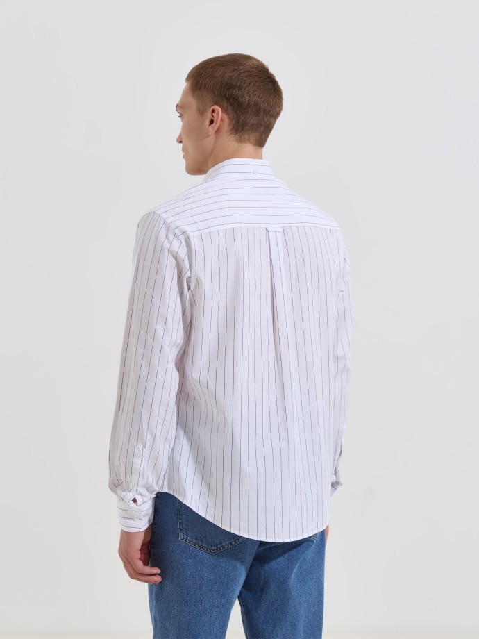 Camisa de popeline �s riscas com bolso