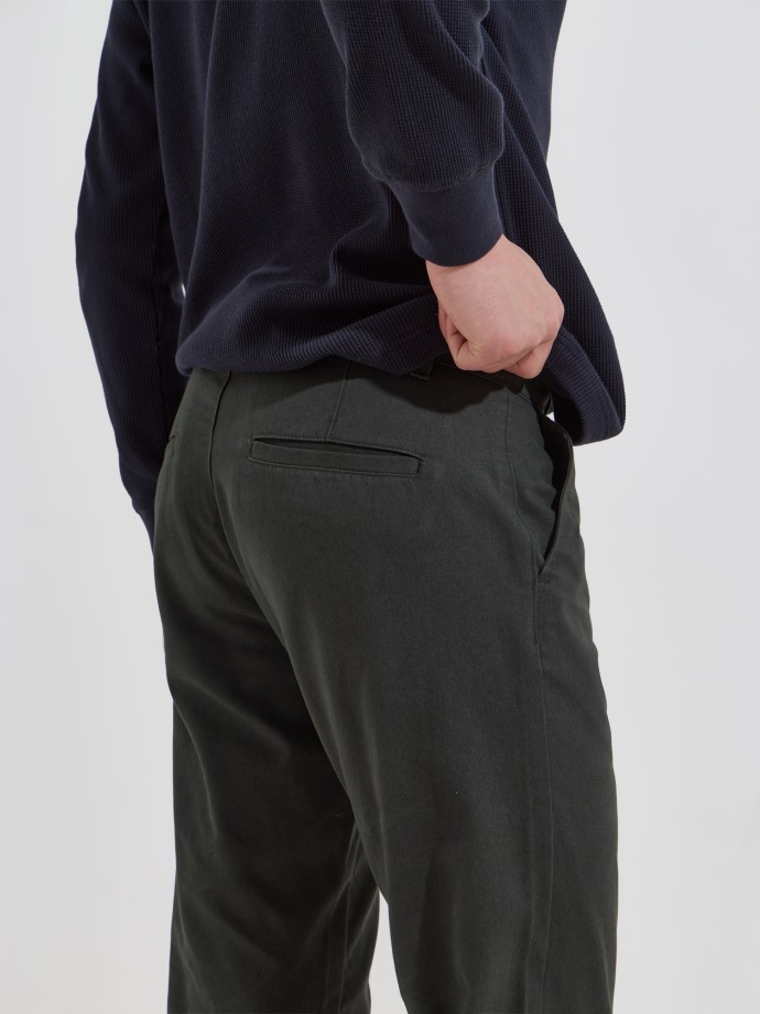 Cal�as chino em sarja