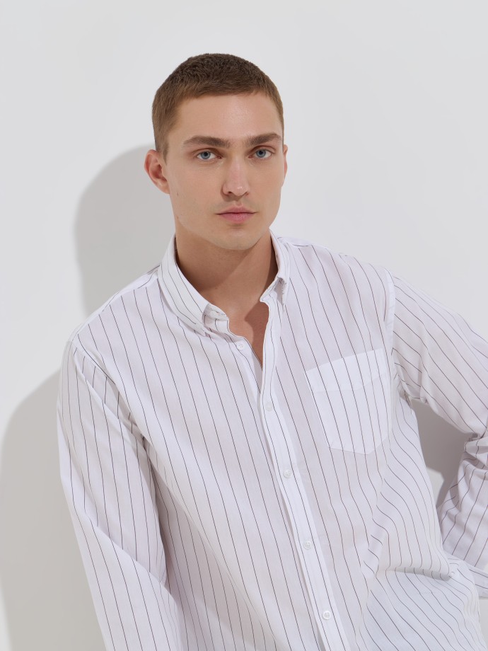 Camisa de popeline �s riscas com bolso