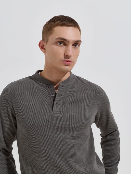 Camisola henley em malha waffle